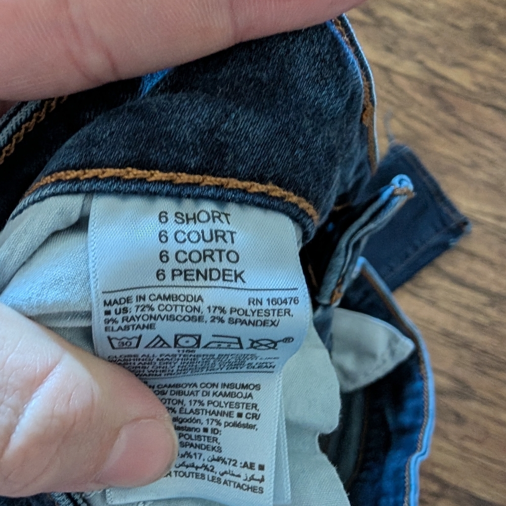 Old Navy Dark Wash‎ Ripped Skinny Jeans - Picture 8 of 13
